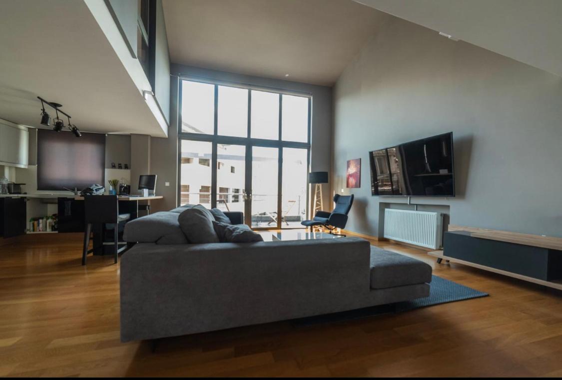 Minimal Brand New Loft Next To Subway Apartment Атина Екстериор снимка