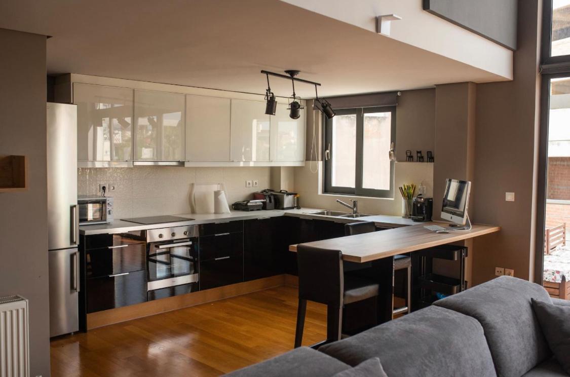 Minimal Brand New Loft Next To Subway Apartment Атина Екстериор снимка