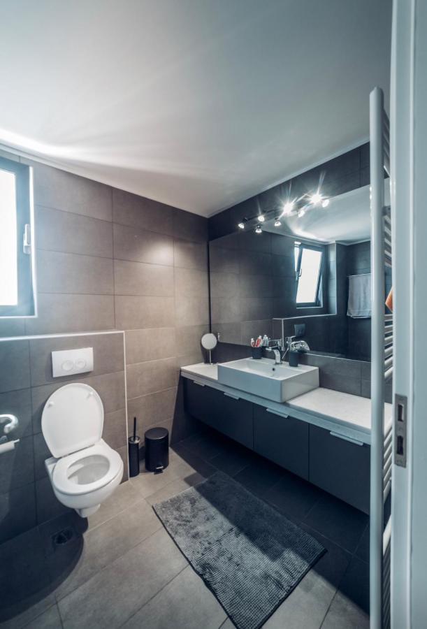 Minimal Brand New Loft Next To Subway Apartment Атина Екстериор снимка