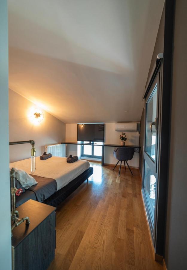 Minimal Brand New Loft Next To Subway Apartment Атина Екстериор снимка