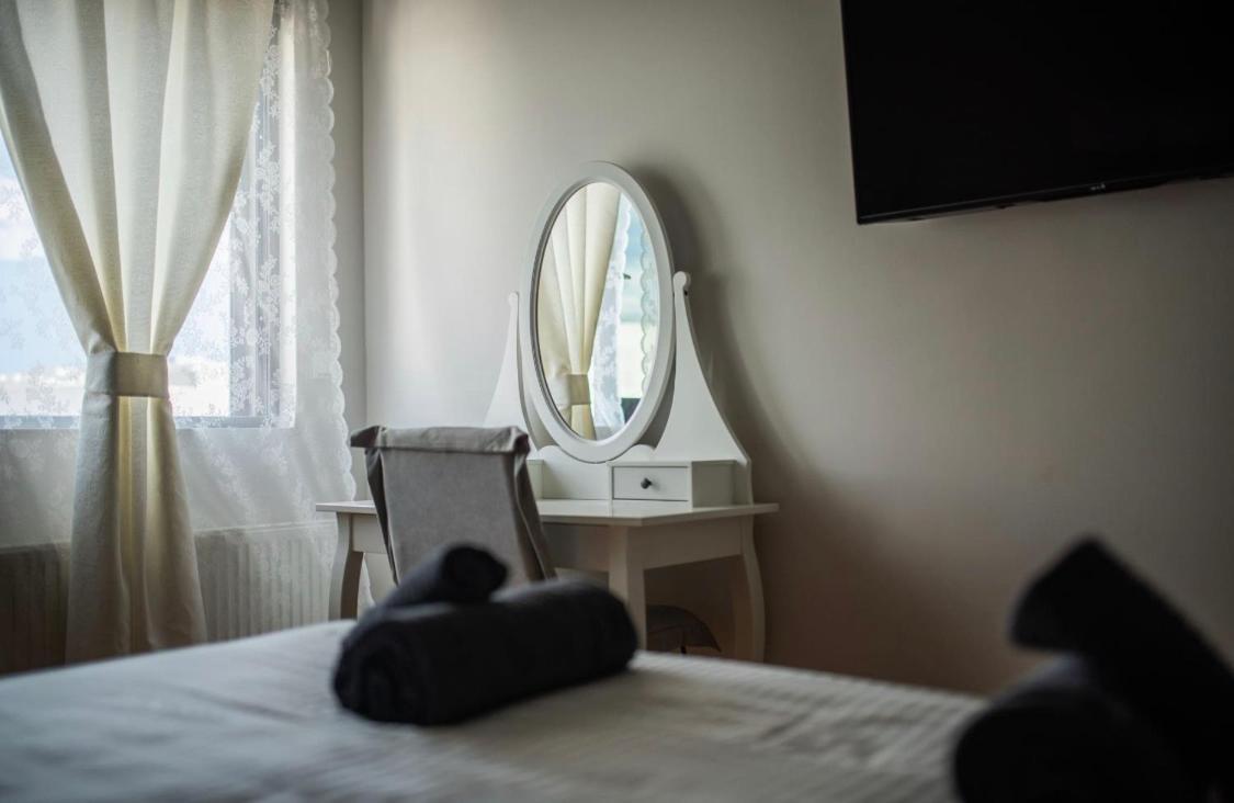 Minimal Brand New Loft Next To Subway Apartment Атина Екстериор снимка